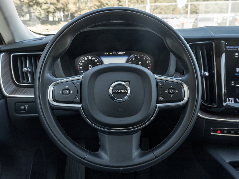 2021 Volvo XC60 T6 AWD Momentum 20 ALLOY WHEEL CPO DENIM BLUE-7