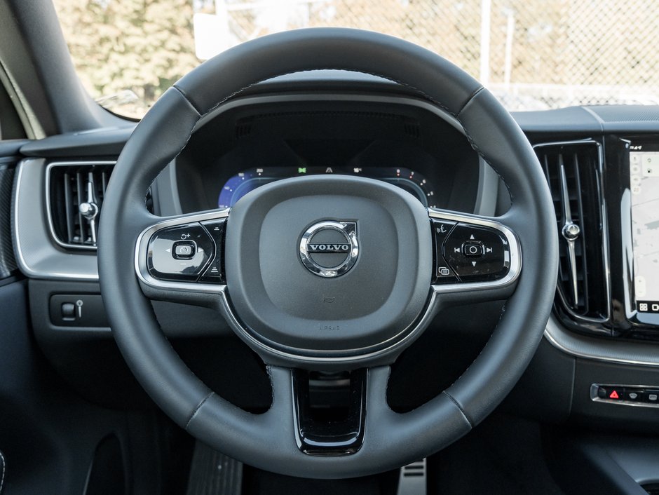 2022 Volvo XC60 B6 AWD R-Design  21WHEELS  HARMAN KARDON  LOW KM-7