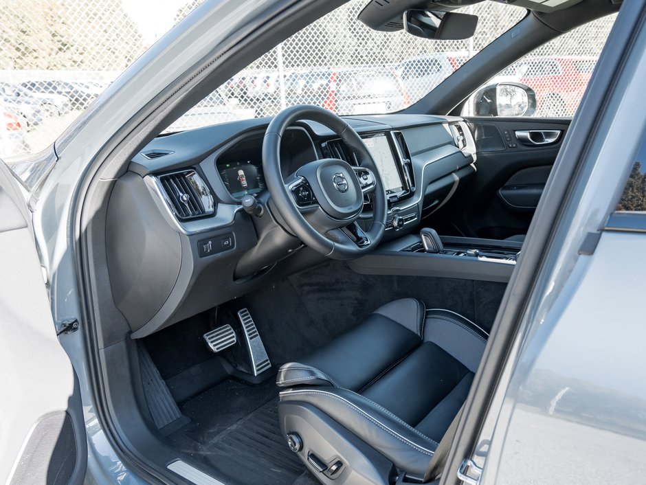 2022 Volvo XC60 B6 AWD R-Design  21WHEELS  HARMAN KARDON  LOW KM-6
