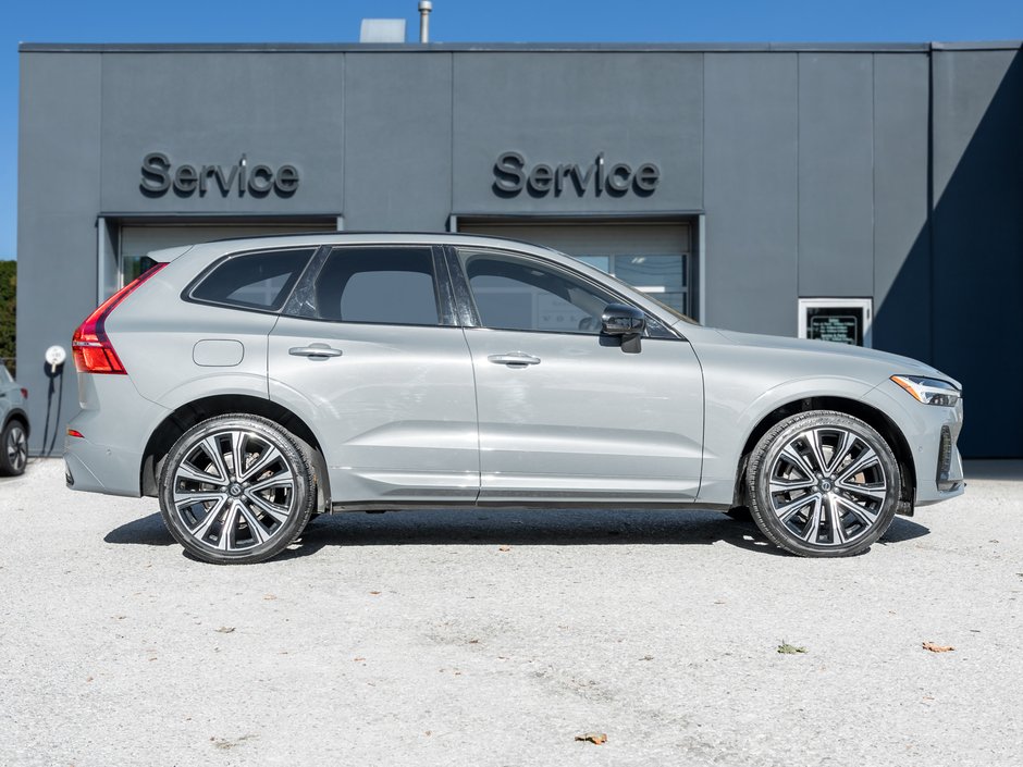 2022 Volvo XC60 B6 AWD R-Design  21WHEELS  HARMAN KARDON  LOW KM-4