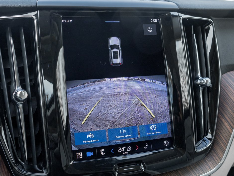 2022 Volvo XC60 B6 AWD Momentum  19 ALLOY WHEEL  CPO  DENIM BLUE-10