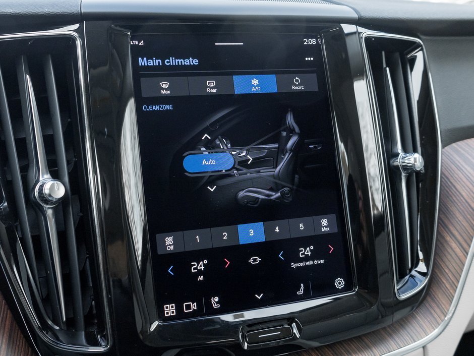 2022 Volvo XC60 B6 AWD Momentum  19 ALLOY WHEEL  CPO  DENIM BLUE-16