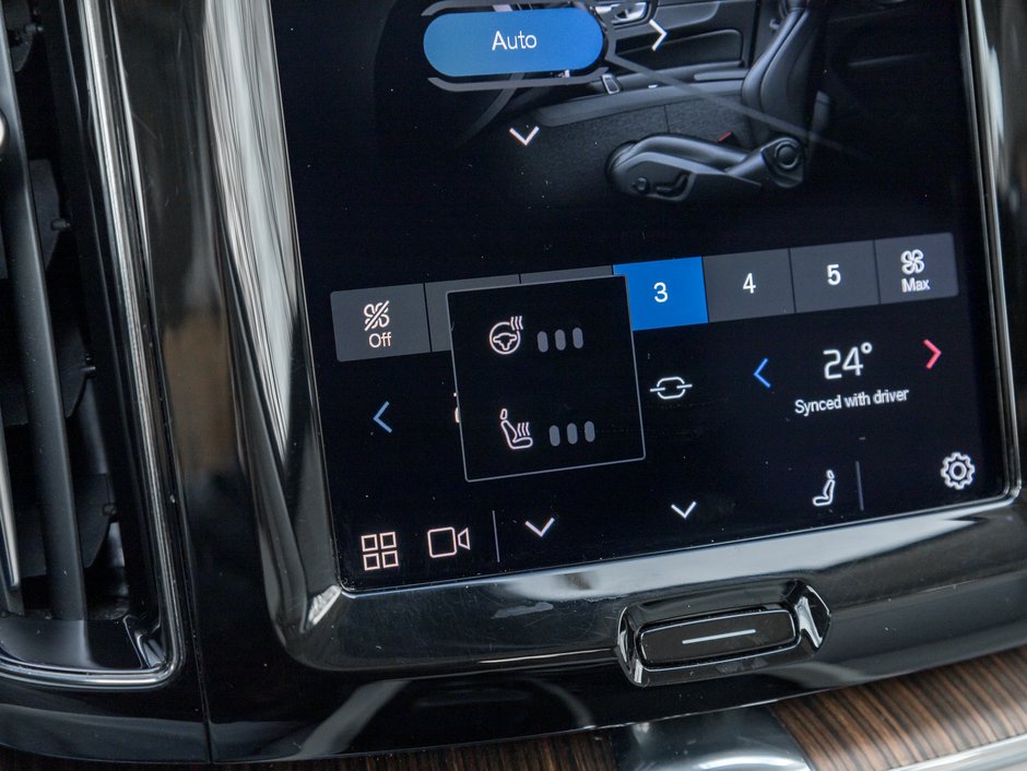 2022 Volvo XC60 B6 AWD Momentum  19 ALLOY WHEEL  CPO  DENIM BLUE-17