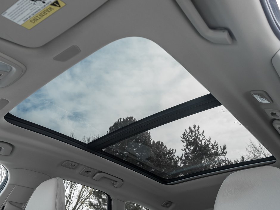 2022 Volvo XC60 B6 AWD Momentum  19 ALLOY WHEEL  CPO  DENIM BLUE-18