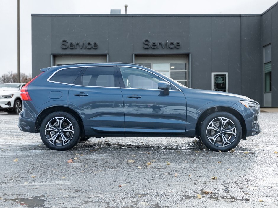 2022 Volvo XC60 B6 AWD Momentum  19 ALLOY WHEEL  CPO  DENIM BLUE-4