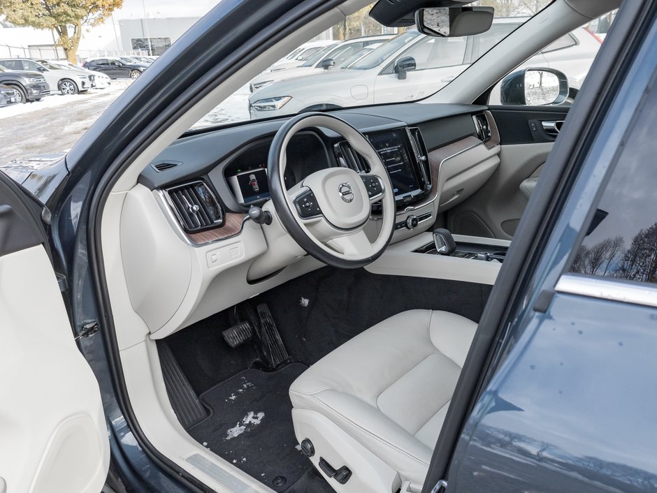 2022 Volvo XC60 B6 AWD Momentum  19 ALLOY WHEEL  CPO  DENIM BLUE-6