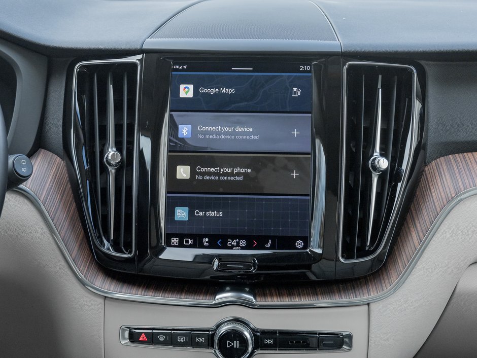 2022 Volvo XC60 B6 AWD Momentum  19 ALLOY WHEEL  CPO  DENIM BLUE-23