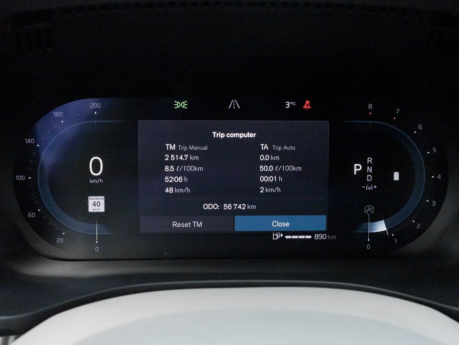 2022 Volvo XC60 B6 AWD Momentum  19 ALLOY WHEEL  CPO  DENIM BLUE-8