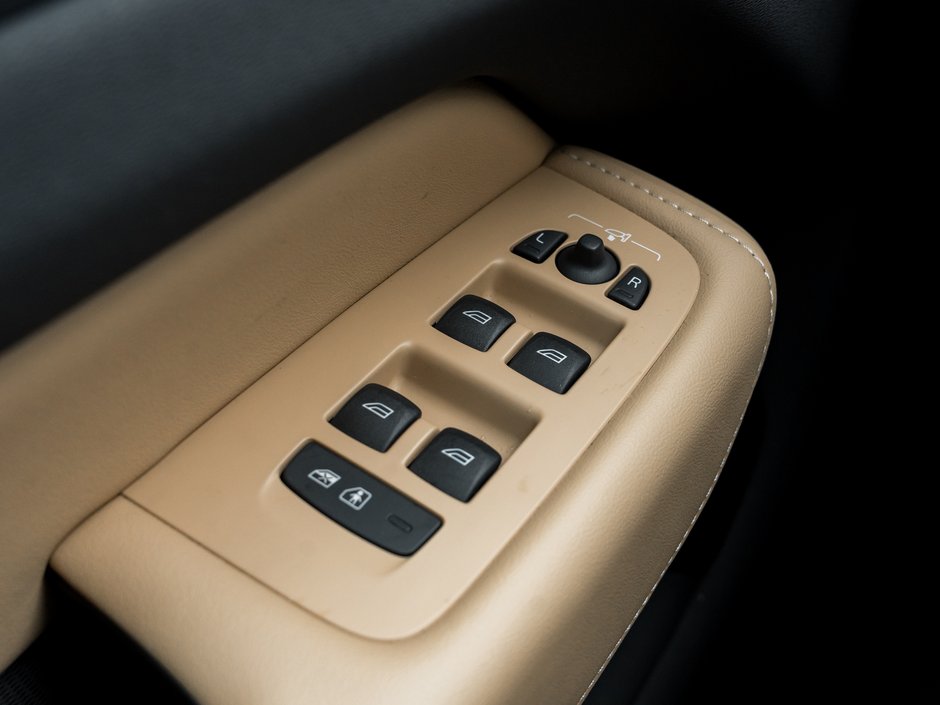 Volvo XC60 B6 AWD Inscription  BOWERS&WILKINS  20 WHEEL  CPO 2022-14