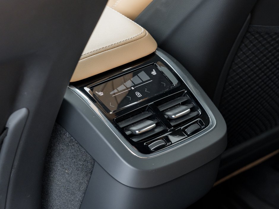 Volvo XC60 B6 AWD Inscription  BOWERS&WILKINS  20 WHEEL  CPO 2022-24