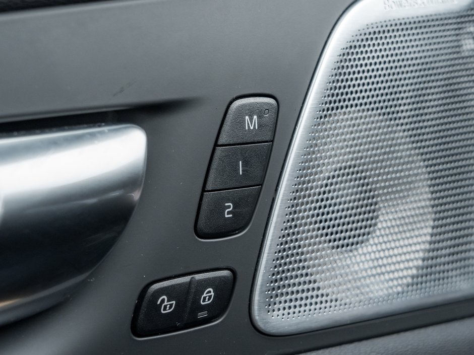 Volvo XC60 B6 AWD Inscription  BOWERS&WILKINS  20 WHEEL  CPO 2022-15