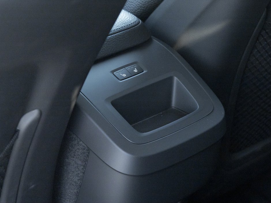 Volvo XC60 B6 AWD Momentum  ULTRA LOW KM  ONE OWNER  TRADE IN 2022-21