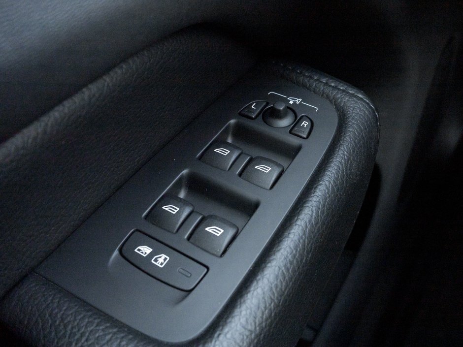 Volvo XC60 B6 AWD Momentum  ULTRA LOW KM  ONE OWNER  TRADE IN 2022-13