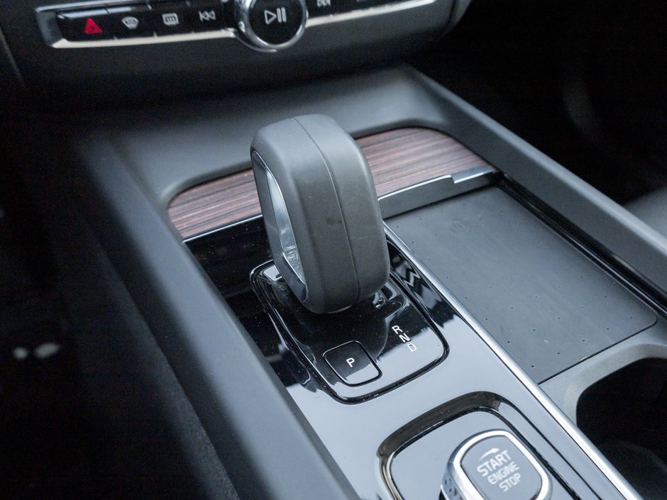 Volvo XC60 B6 AWD Momentum  ULTRA LOW KM  ONE OWNER  TRADE IN 2022-14