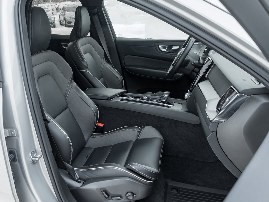 2022 Volvo XC60 B6 AWD R-Design  BOWER & WILKINS  21 ALLOY WHEEL-25