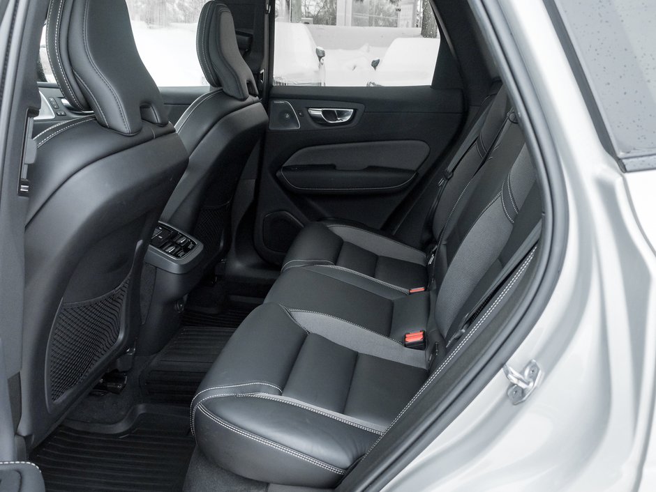 2022 Volvo XC60 B6 AWD R-Design  BOWER & WILKINS  21 ALLOY WHEEL-26