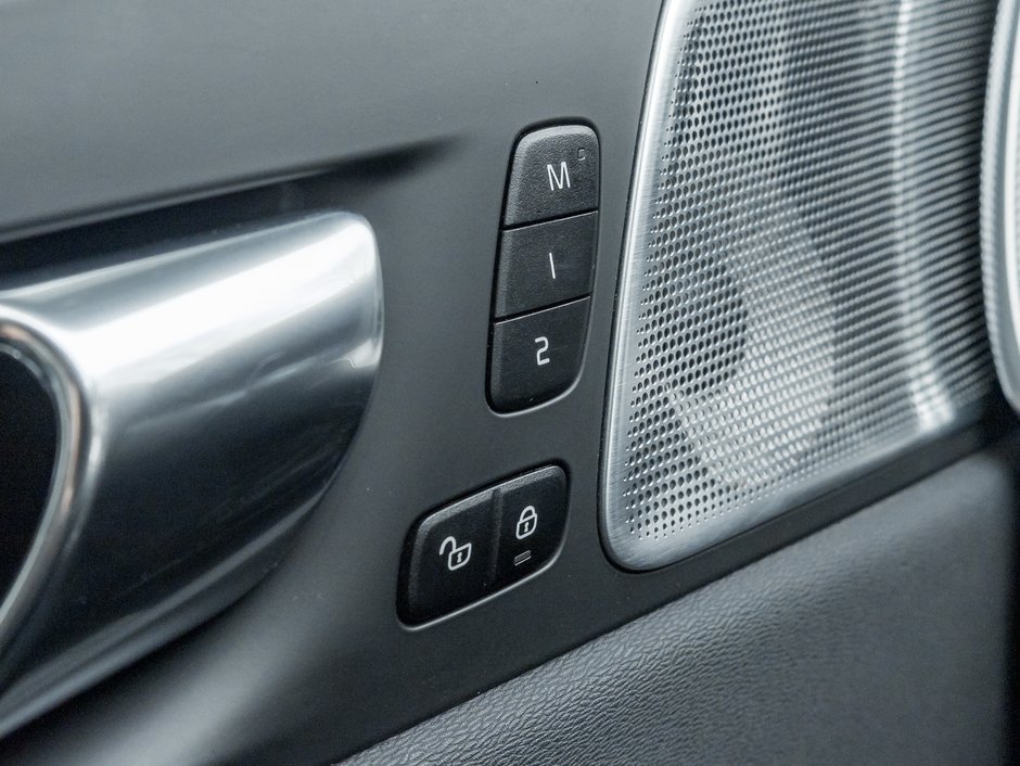 2022 Volvo XC60 B6 AWD R-Design  BOWER & WILKINS  21 ALLOY WHEEL-15