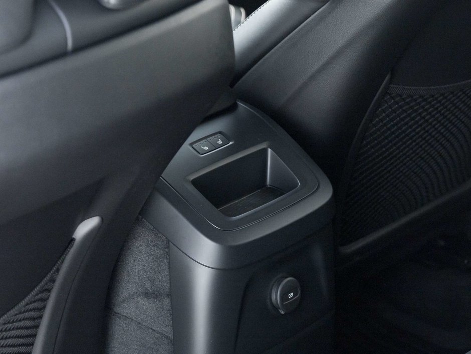 2022 Volvo XC60 R-Design-22