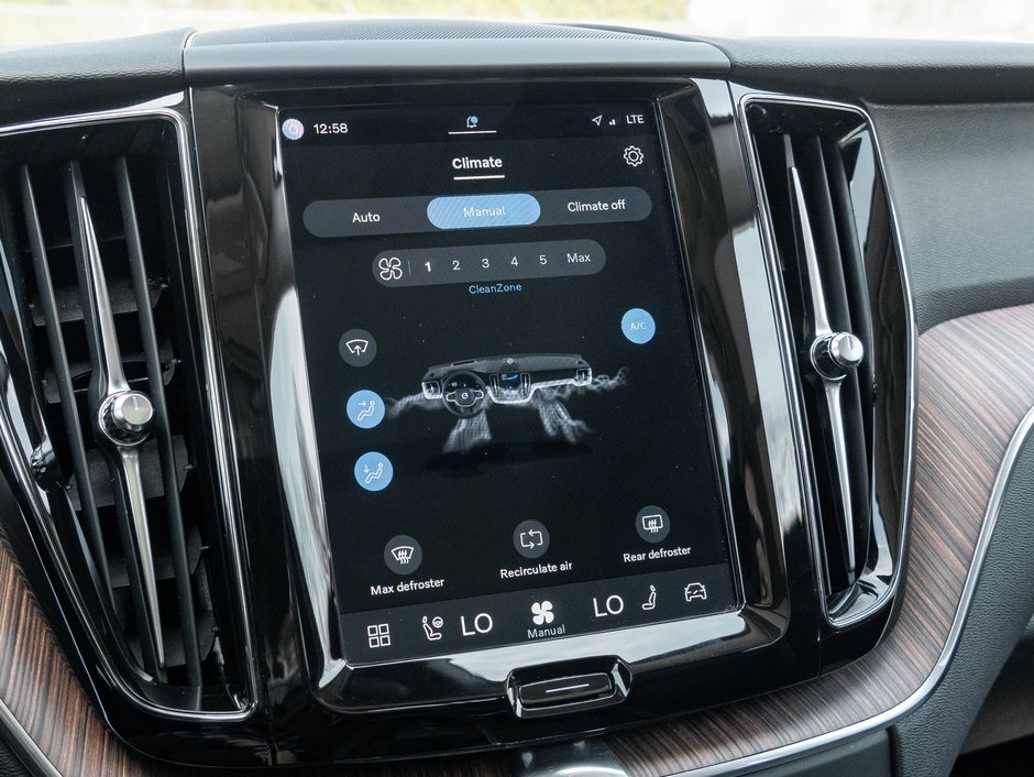 Volvo XC60 B5 AWD Momentum LOW KM  CPO FINANCE RATE fr 3.49%* 2022-17