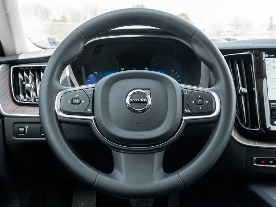 Volvo XC60 B5 AWD Momentum LOW KM  CPO FINANCE RATE fr 3.49%* 2022-7