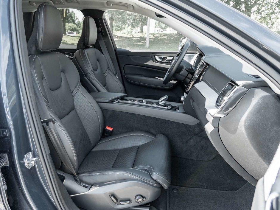 2022 Volvo XC60 INSCRIPTION  BOWERS & WILKINS  ADVANCED PACK  CPO-22