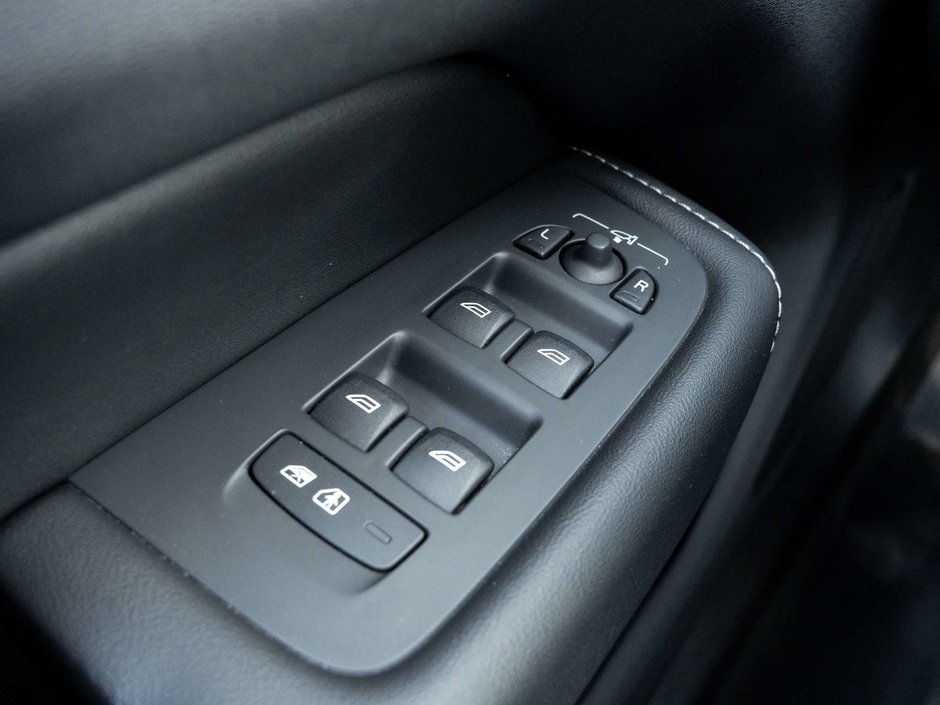 2022 Volvo XC60 INSCRIPTION  BOWERS & WILKINS  ADVANCED PACK  CPO-13