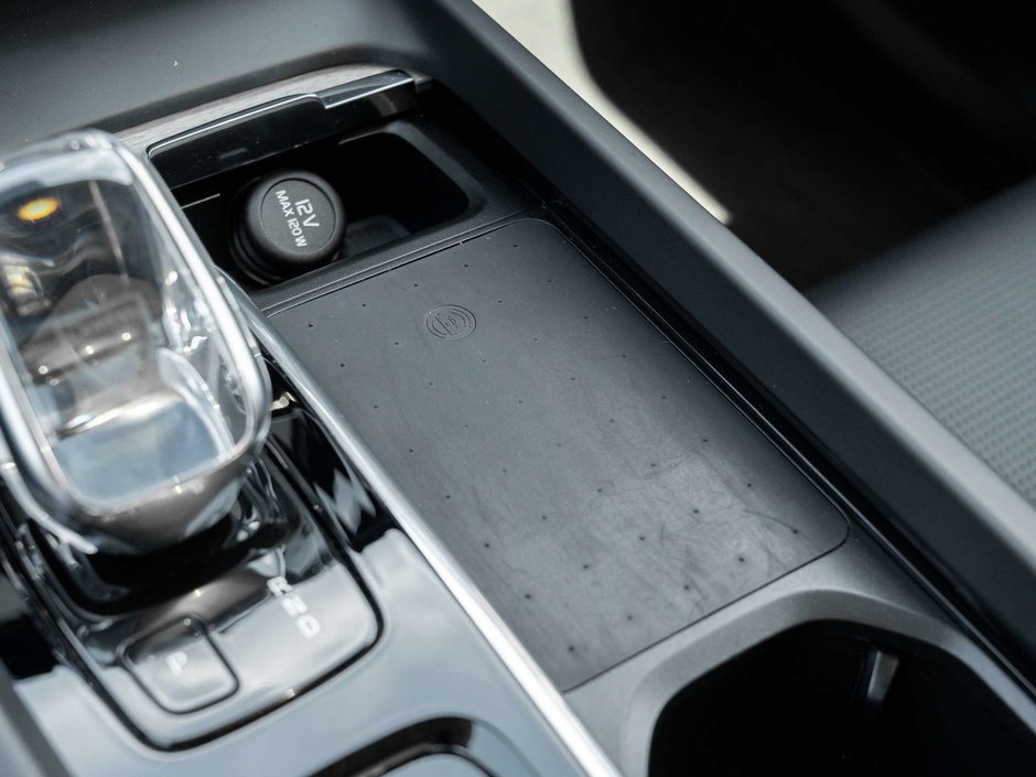 2022 Volvo XC60 INSCRIPTION  BOWERS & WILKINS  ADVANCED PACK  CPO-17