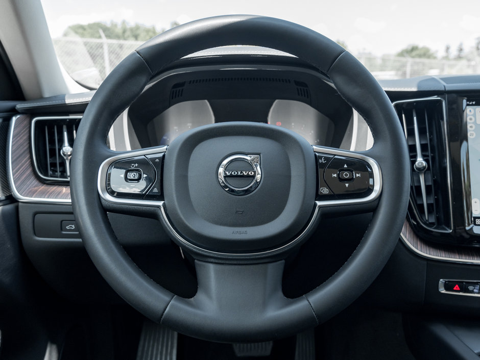Volvo XC60 B6AWD Ultimate Dark Theme POLESTAR 22 ALLOY WHEEL 2023-7