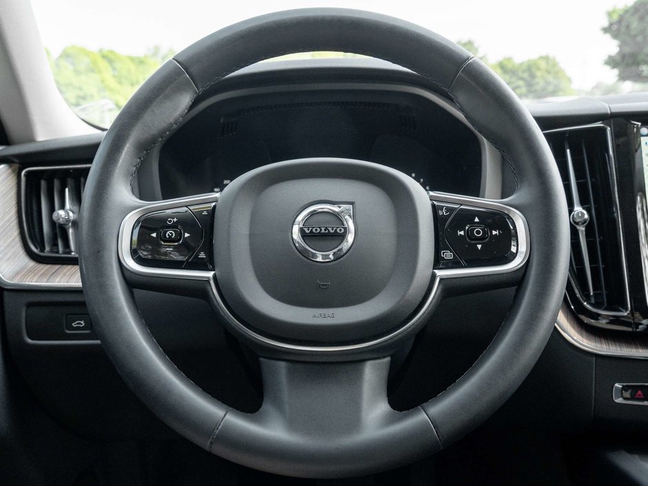 2023 Volvo XC60 Plus Bright Theme-7