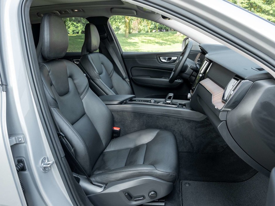 2023 Volvo XC60 Plus Bright Theme-20