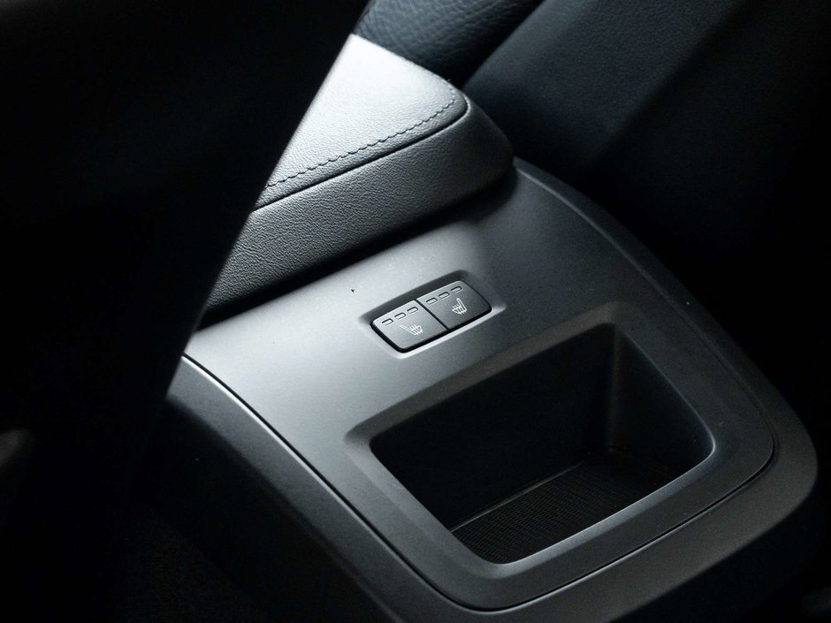 2023 Volvo XC60 Plus Bright Theme-22