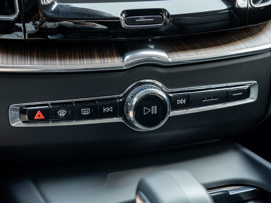 2023 Volvo XC60 Plus Bright Theme-16