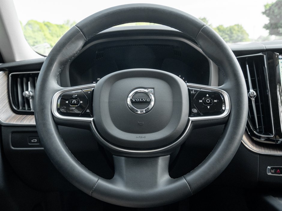 2023 Volvo XC60 B6 AWD PLUS  OFF LEASE  ACCIDENTS FREE-7