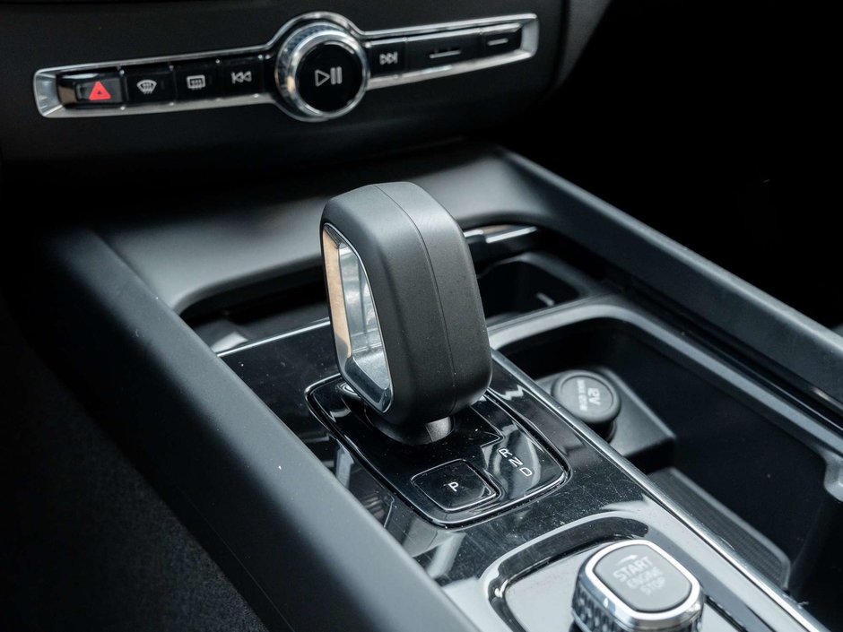 2023 Volvo XC60 Plus Bright Theme-15