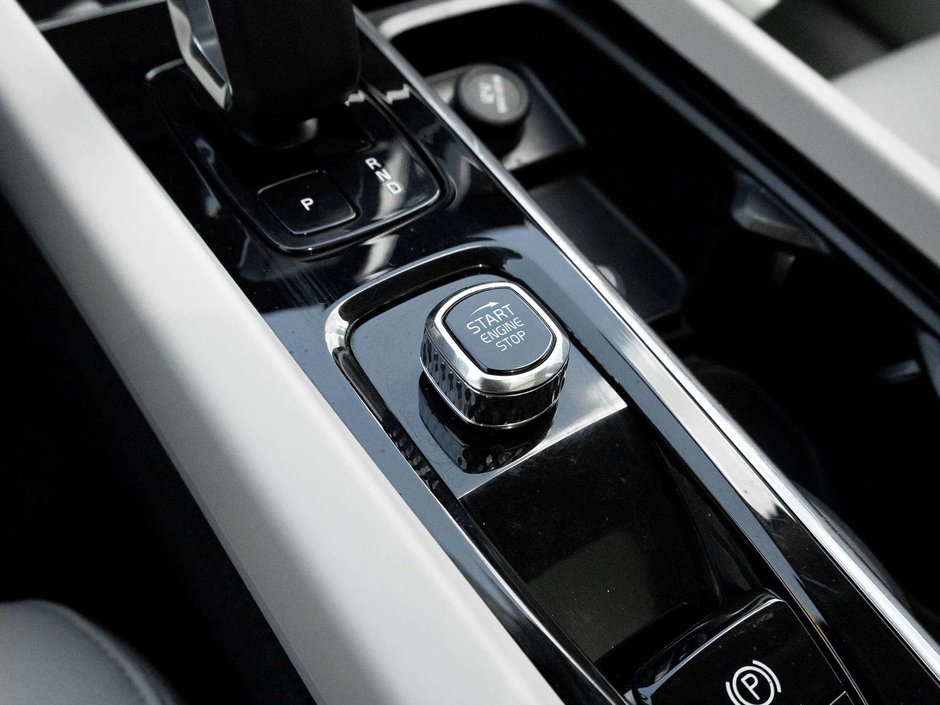 2023 Volvo XC60 Plus Bright Theme-13