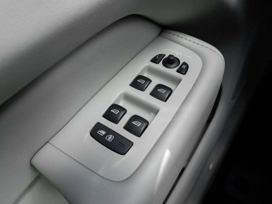 2023 Volvo XC60 Plus Bright Theme-10