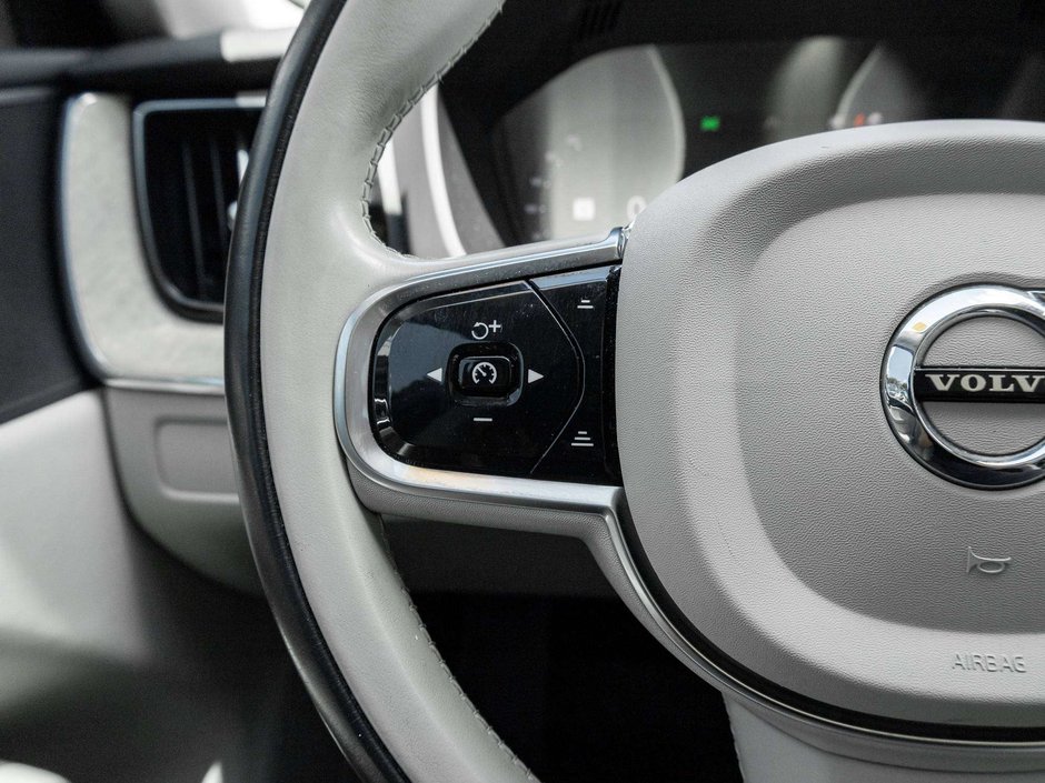2023 Volvo XC60 Plus Bright Theme-8