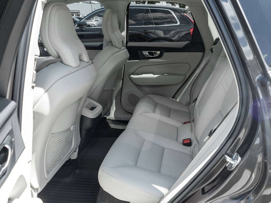 2023 Volvo XC60 Plus Bright Theme-17