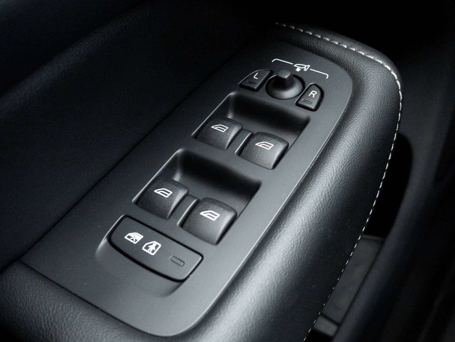2023 Volvo XC60 Ultimate Bright Theme-14