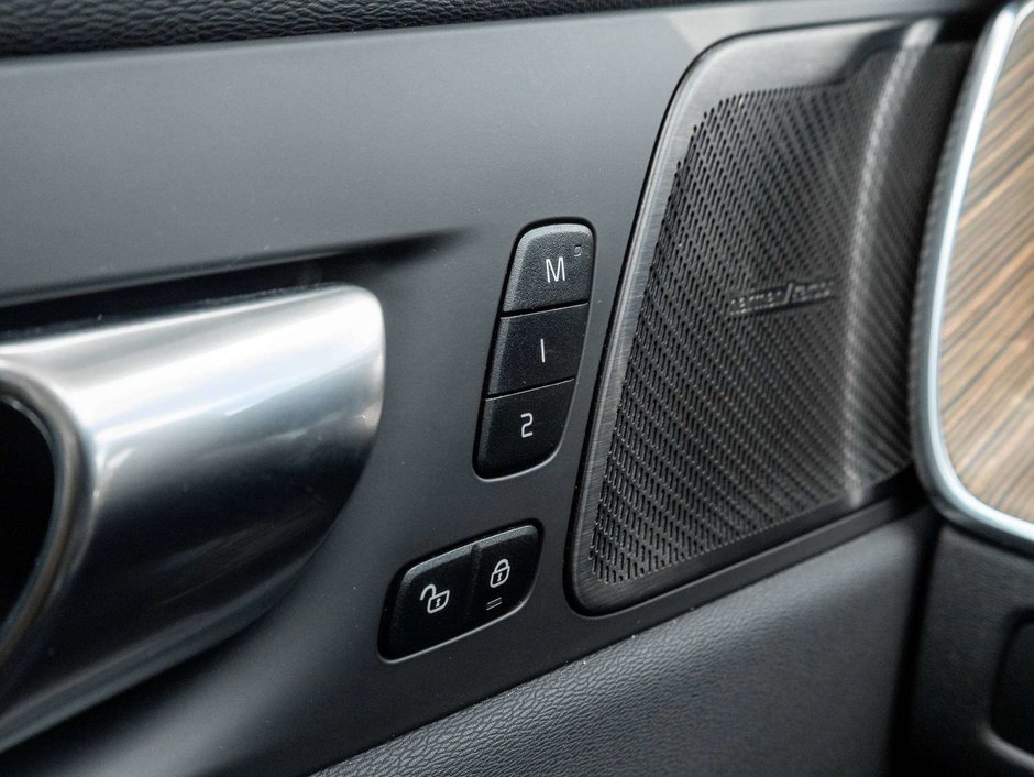 2023 Volvo XC60 Ultimate Bright Theme-15