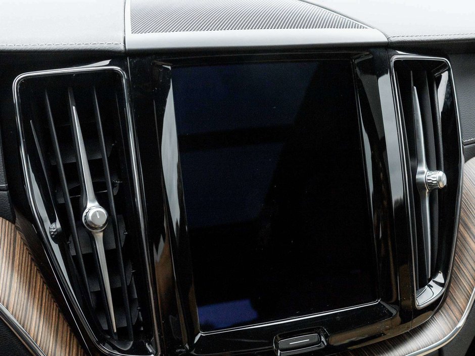 Volvo XC60 ULTIMATE^Low KM^Bowers&Wilkins^Volvo CPO^fr 2.99%* 2023-16