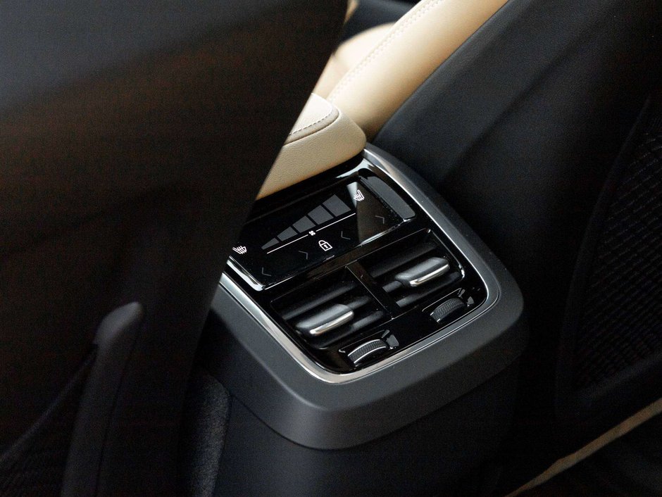 Volvo XC60 ULTIMATE^Low KM^Bowers&Wilkins^Volvo CPO^fr 2.99%* 2023-21