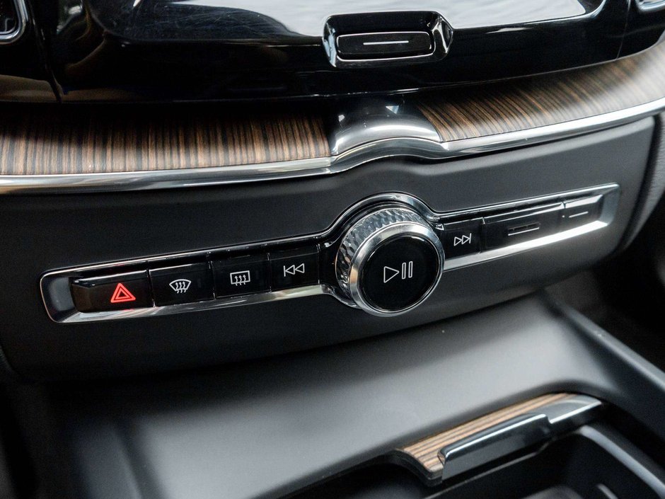 Volvo XC60 PLUS DARK THEME^Harman Kardon^New Brakes 2023-19