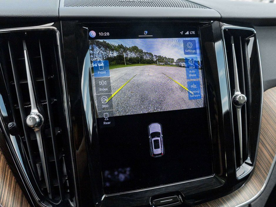 Volvo XC60 PLUS DARK THEME^Harman Kardon^New Brakes 2023-13