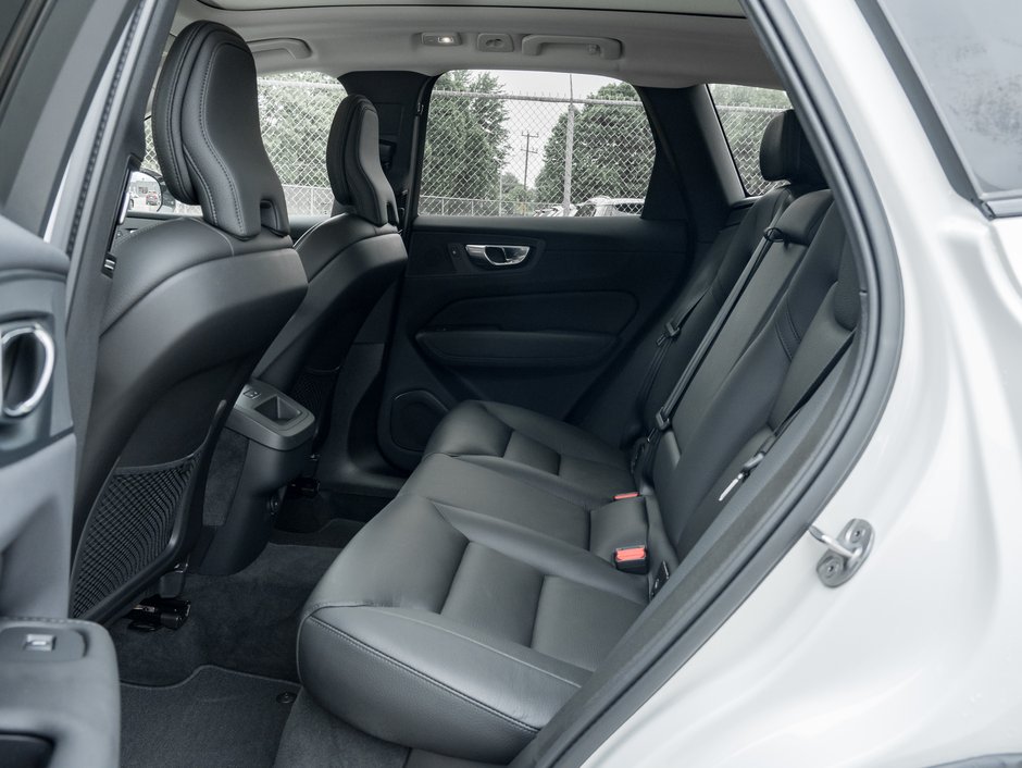 2024 Volvo XC60 B5 AWD Plus  HARMAN KARDON  20 ALLOY WHEELS  CPO-22