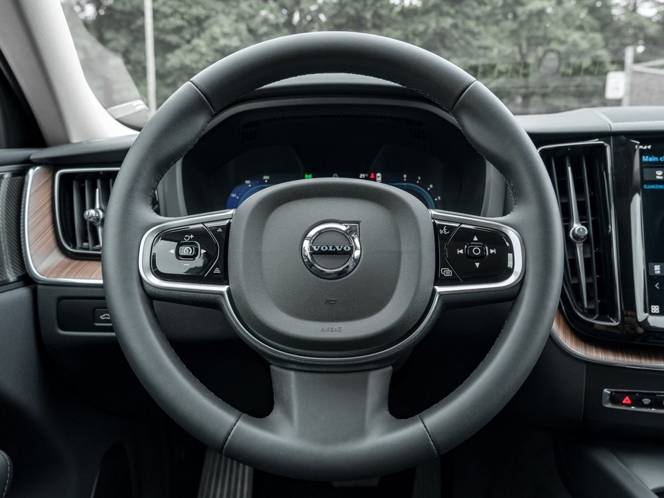 2024 Volvo XC60 B5 AWD Plus  HARMAN KARDON  20 ALLOY WHEELS  CPO-7