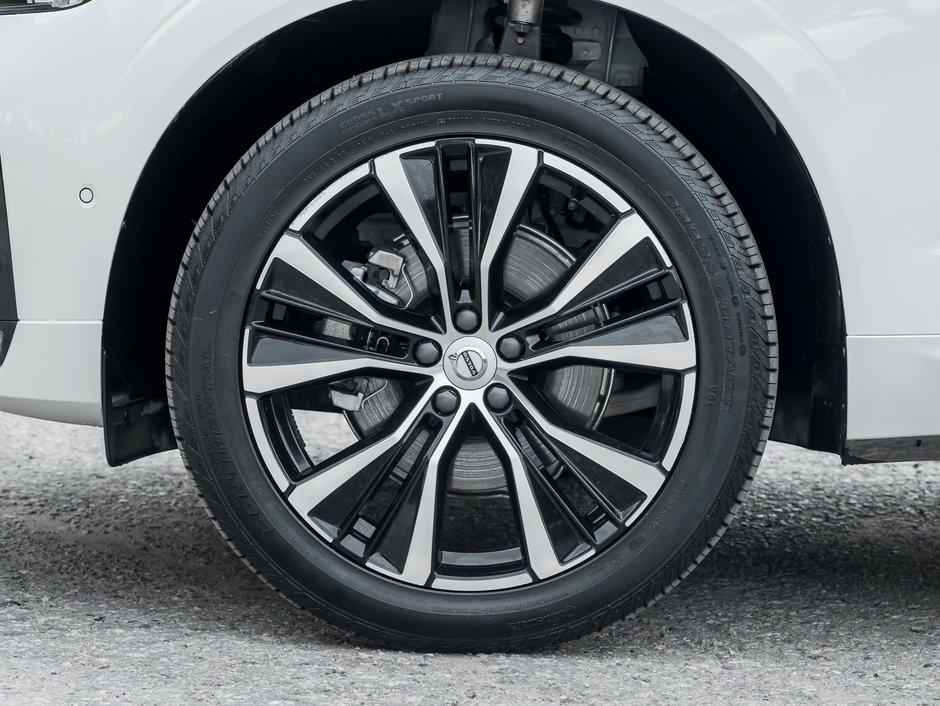 2024 Volvo XC60 B5 AWD Plus  HARMAN KARDON  20 ALLOY WHEELS  CPO-3