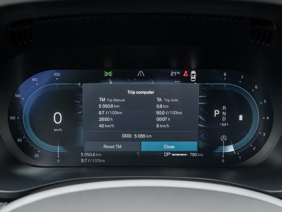 2024 Volvo XC60 B5 AWD Plus  HARMAN KARDON  20 ALLOY WHEELS  CPO-9