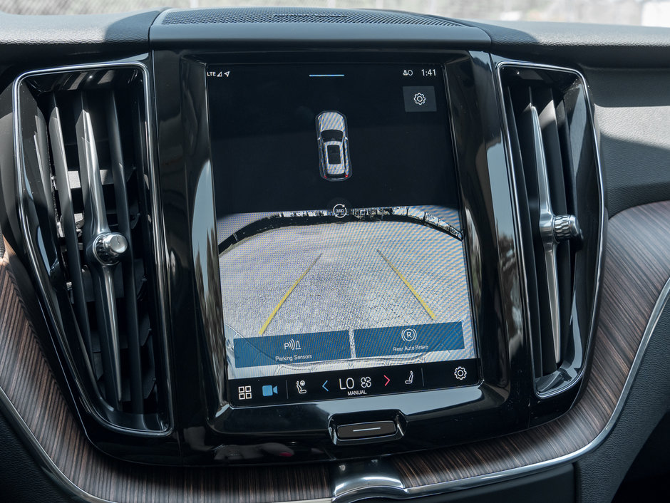 Volvo XC60 B5 AWD Plus Dark Theme  HARMAN KARDON  CPO 2024-11