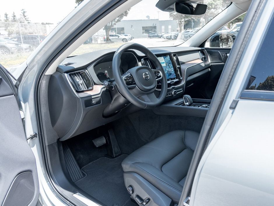 Volvo XC60 B5 AWD Plus Dark Theme  HARMAN KARDON  CPO 2024-6